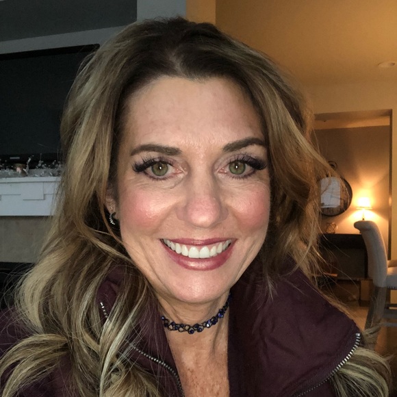 Meet your Posher, Janet - Picture 3 of 3